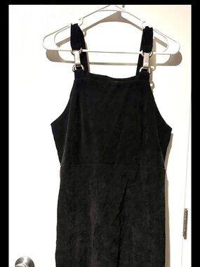 Sleek Velvet Black Sleeveless Dress - Vintage Meets Modern